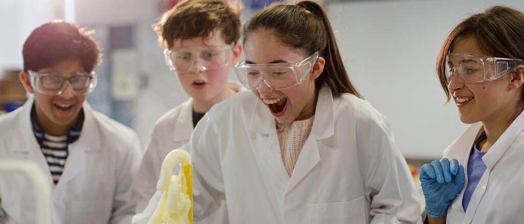 Schüler experimentieren Schüler experimentieren
