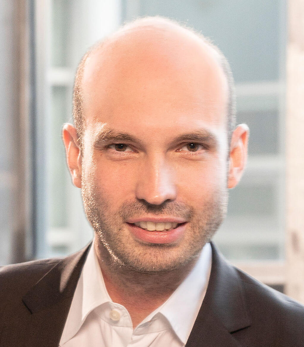 Prof. Dr. Christoph Neumann Prof. Dr. Christoph Neumann